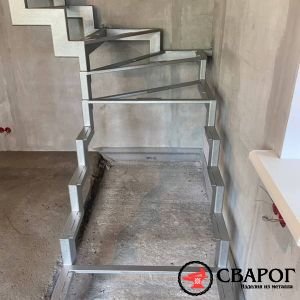 Лестница Ираклион на металлических косоурах